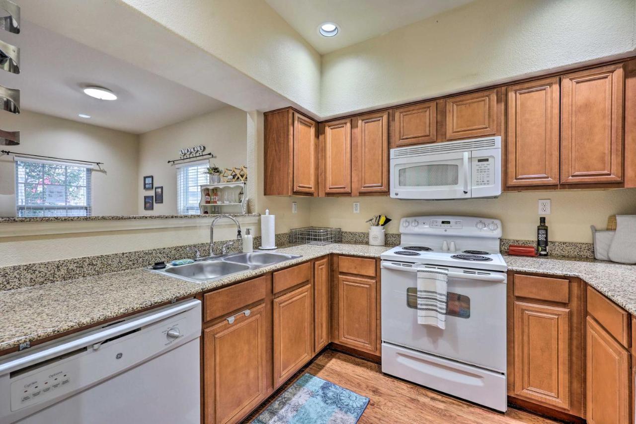 Inviting Afton Townhome With Hot Tub, Walk To Lake! Ngoại thất bức ảnh