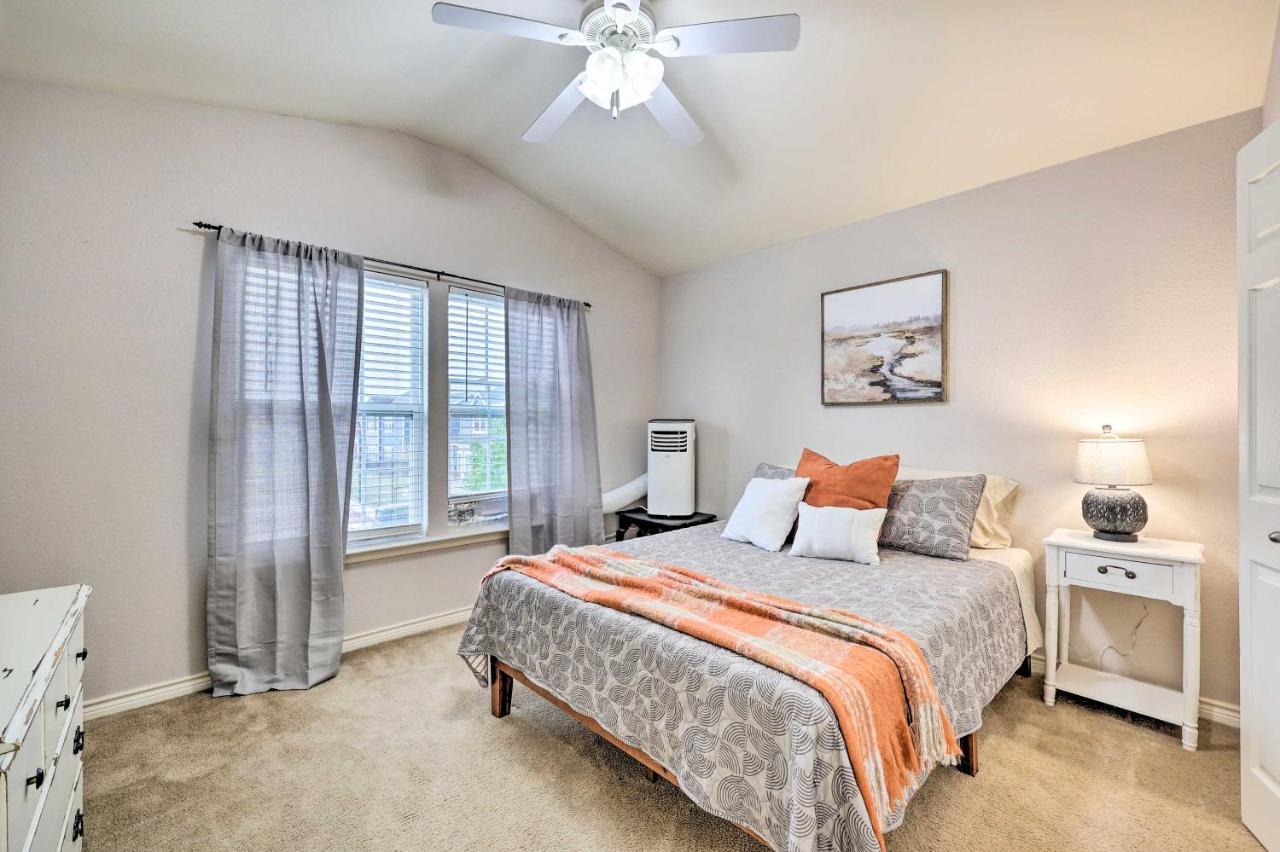 Inviting Afton Townhome With Hot Tub, Walk To Lake! Ngoại thất bức ảnh